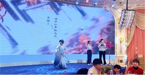 《笛声伴舞》