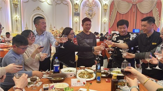 2025年年会敬酒-4